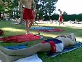 Owneada en la piscina