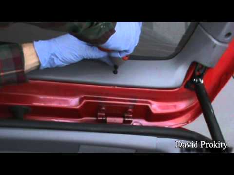 Jeep Grand Cherokee Lift Gate Strut Replacement