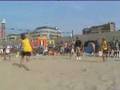 Dustin bij NJK beachvolleybal in Schevenigen 2008