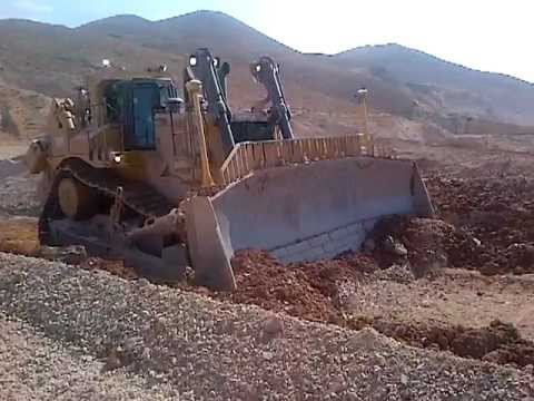 CAT D11T - Trimble's GCS900 Dual GPS with Automatics on CAT D11T. Used the CB450 control box to create a slope design. The machine is cutting a 10% slope using automati...