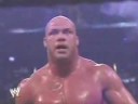 Undertaker destroza el cuadrilatero