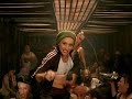Gwen Stefani featuring Eve - Rich Girl