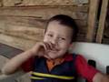 Un niño de escasos cuatro años canta el ratón y el queso porque dijo: Quiero salir en la televisión