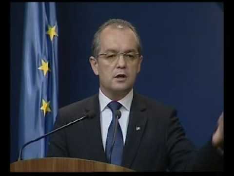 0 Imbecilul Boc analizeaza global. Aveti rabdare![video] 
