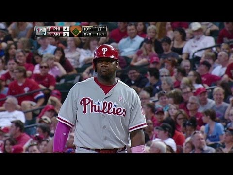 Video: PHI@ARI: Howard smacks clutch two-run single in 10th