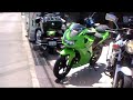 知人の可愛い女性が、新車を購入、なんと新型、kawasaki Ninja 250R EX250-JK これからもよろしくお連れさんもHONDA CB400SFです、Kawasakiの「Ninja 250R」は、フルカウルにデュアルヘドライト、セパレートタイプのシートなどスーパースポーツバイクの雰囲気を醸しだす、上質感と機能性を兼ね備えた新しいスポーツバイクです。パワーユニットには水冷DOHC4バルブ並列2気筒エンジンを採用。中低速域の力強さとツインならではのパワーテイストが楽しめます。燃料供給はフューエルインジェクションとし、飛沫径60ミクロンの微粒化インジェクター、スーパースポーツモデルにも採用されるデュアルスロットルバルブを搭載することで、高回転域まで気持ちの良いレスポンスを実現しています。ブレーキシステムには前後に2 ポットキャリパー、フロント外径290mm、リヤ外径220mmのペタルディスクを搭載し、安心感とダイレクトな操作感が味わえます。カラーバリエーションは、ライムグリーンの他、エボニー、キャンディプラズマブルーの3色で、本体価格は474,286円。4月5日の発売を予定しています。