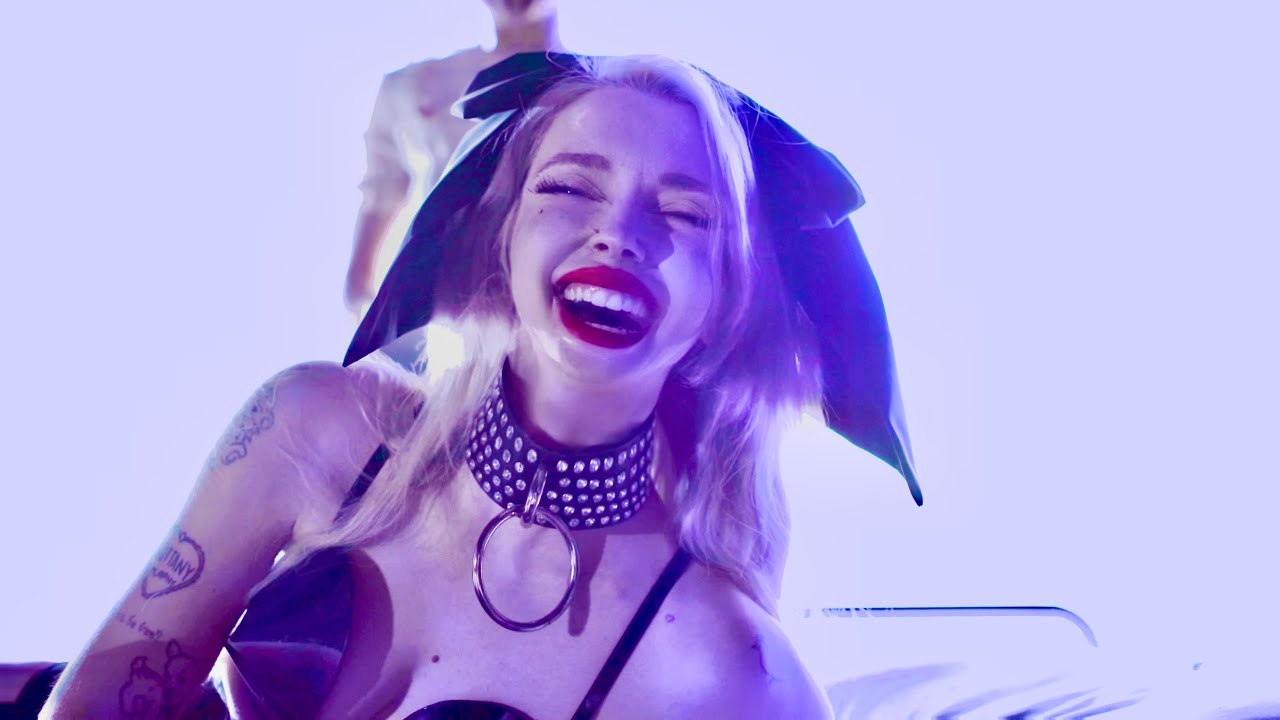 Viola Odette Harlow - formally known as Glüme announces her new album