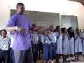 Zingende gambiaanse schoolkinderen Zingende gambiaanse schoolkinderen