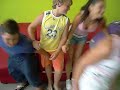 divertente distraction bimbi sul divano.AVI