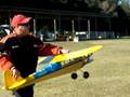 videos de Justin launches Russ' RC flying wing