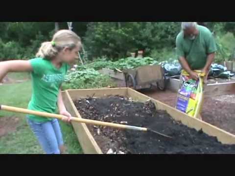 how to fill raised garden beds