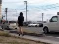 ミニスカ熟女・幹線道路を行く。