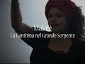 makilé   la bambina nel grande serpente