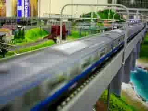 高架線を行くE233系京浜東北線