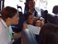 AEM femenino cantando en el bus!