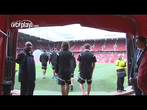Gran expectación en la llegada del Valencia CF al 'teatro de los sueños'