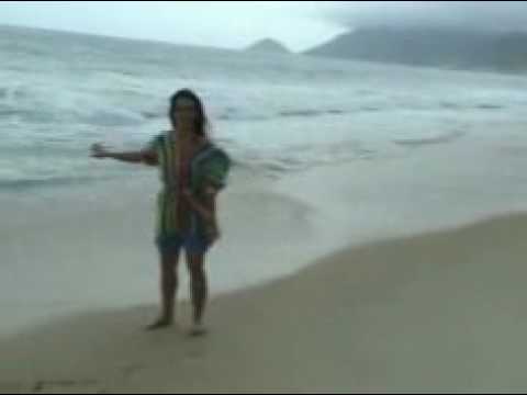 Toda pelada Cléo Pires fica com vergonha em praia nudista Playboy da