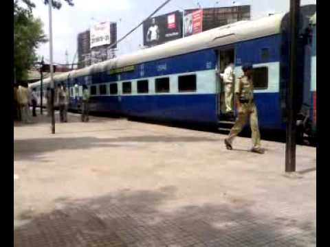 how to reach ujjain by train