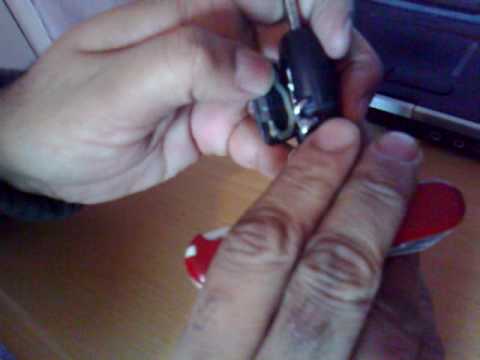 how to replace battery in a saab key fob
