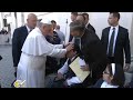 Se desata la polémica en El Vaticano por un supuesto exorcismo del Papa Francisco difundido por televisión (VIDEO)