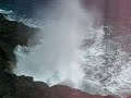 Trou du souffleur, suivant la houle, il recrache  l'eau sous forte pression