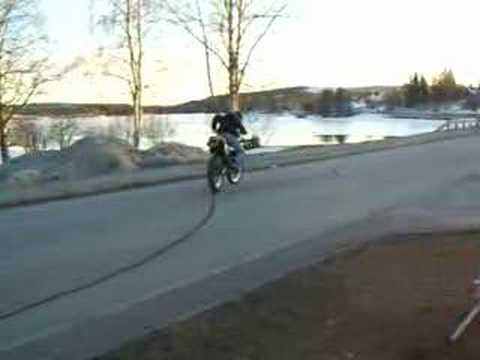 Remi svir litt gummi