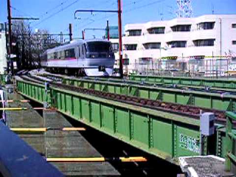 西武池袋線JR旧跨線橋を通過するニューレッドアロー