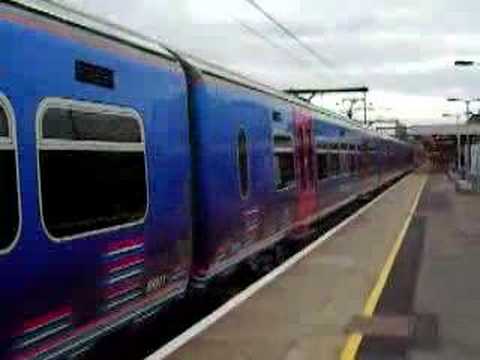 train is departing at Cambridge, 列車正由劍橋站開出