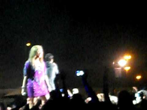 Jonas Brothers & Demi Lovato Rocks Jones Beach  8 21 2010