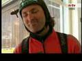 mad mike kung: sprung aus der zugspitzbahn