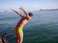 Danadinho pulando no Leme