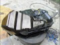 trabajo artesanal donde se instalo un tanque de gasolina de un tlc fzj71 como tanque auxiliar de gasolina en una tlc fzj80