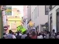¿Te imaginas ir solo por la calle tranquilamente y que te aparezca una avalancha de personas corriendo hacia ti? Rudy y Ruymán, junto a un gran número de amigos, lo hacen en una céntrica calle de Santa Cruz de Tenerife ante la sorpresa de cada una de las víctimas. ¡¡No te lo pierdas!! ★★★★★ www.facebook.com ★★★★★ ★★★★★ www.tuenti.com ★★★★★ ★★★★★ www.twitter.com ★★★★★