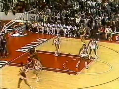 Jordan - Michael in his young prime (86/87 regular season) torching the Hawks in legendary Chicago Stadium. MJ scored 34 points, but his defense was something special...