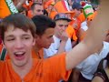 Oranje Legioen zingt Wilhelmus op Kaserne in Basel