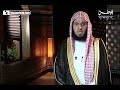 هو الداعية المحتسب الشيخ عائض بن عبدالله القرني، من مواليد بلاد بالقرن.ولد عام 1379هـ ، ودرس الابتدائية في مدرسة آل سلمان، ثم درس المتوسطة في المعهد العلمي بالرياض، ودرسالثانوية في المعهد العلمي بأبها، وتخرج من كلية أصول الدين بأبها،وحضر الماجستير في رسالة بعنوان:(كتاب البدعة وأثرها في الدراية والرواية).ثم حضر الدكتوراه في (تحقيق المُفهِم على مختصر صحيح مسلم).وكان إمام وخطيب جامع أبي بكر الصديق بأبها.حفظ كتاب الله عز وجل، ثم طالع تفسير الجلالين، والمفردات لمخلوف، ثم قرأ تفسير ابن كثير وكرره كثيراً ، وقرأ قسماً كبيراً من تفسير ابن جرير، وعاش مع زاد المسير لابن الجوزي فترة من الزمن ، واطلع على تفسير الكشاف للزمخشري وعَرِفَ دسائسه الاعتزالية، وقرأ غالب تفسير في ظلال القرآن لسيد قطب رحمه الله إن لم يكن أكمله، وجعل لنفسه درساً من تفسير القرطبي، واكتفى من فتح القدير للشوكاني بالدراسة المنهجية، وأما أحاديث التفسير فجعل اهتمامه بالدر المنثور للسيوطي، وقد مر على تفسير روح المعاني للألوسي، وقرأ تفسير الرازي وتفسير العلامة السعدي والدوسري، وغالب تفسير البغوي وعبد الرزاق ومجاهد.مجاله في الدعوة إلى الله:وللشيخ ـ حفظه الله ـ مجالٌ واسع في الدعوة إلى الله تعالى ، ونشاطه في ذلك معروف عند العلماء والدعاة طلبة العلم وعوام الناس لا يحتاج إلى بيان ولاأدل على هذا من هذه الأشرطة التي سُجلت له فقد بلغت أكثر من ألف شريط، والشيخ قد ألقى هذه المحاضرات في المساجد والنوادي والمؤسسات والشركات والكليات والجامعات وغيرها كثير، فبارك الله في دعوته وكتب له القبول عند الناس ، هذا وقد كان يشجعه كثيراً سماحة العلامة الإمام ابن باز رحمه الله تعالى على مواصلة طريق الدعوة لأنها طريق الأنبياء ....فبارك الله في الشيخ وثبته على طريق الإيمان والدعوة إلى الله حتى الممات ... اللهم آمين.للاستماع للدروس والمحاضرات الخاصة بالشيخ :http://www.islamway.com/?iw_s=Scholar&iw_a=lessons&scholar_id=11