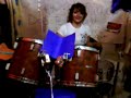 JANET TOCANDO LA BATERIA
