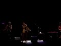 concierto de tonino carotone en el teatro castelar de elda, aparecio con una casta�a del 15, cubata en mano y nos hizo reir con ese estilazo suyo