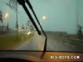 Piorun walnął mu w szybę