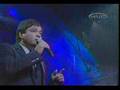 Martin Nievera singing Kahit Isang Saglit