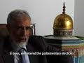 هذة المقابلة قامت بتسجليها منظمة هيومان رايتس واتتش مع دكتور محمود عزت الأمين العام لجماعة الإخوان المسلمون وقد تمت هذة المقابلة 14 -12 -2006 لمشاهدة التفاصيل يرجى زيارة صفحة المنظمة على شبكة الإنترنتhttp://hrw.org/video/2007/egypt05/arabic/ملحوظة : هذا الفيديو نقلآ عن موقع هيومن رايتس واتش وقد قمت بوضعه هنا بهدف فضح ممارسات التعذيب ومحاولة لوقفها نبذة عن دكتور محمود عزت:• الاسم: السيد محمود عزت إبراهيم.• تاريخ ومحل الميلاد: 13/ 8/ 1944م القاهرة. • العمل: أستاذ بكلية الطب جامعة الزقازيق. • الحالة الاجتماعية: متزوج، وله خمسة أولاد. • حصل على الثانوية العامة سنة 1960م.• حصل على بكالوريوس الطب حتى عام 75 والماجستير 1980م والدكتوراة عام 1985م.• حصل على دبلوم معهد الدراسات الإسلامية عام 1998م، وإجازة قراءة حفص من معهد القراءات عام 1999م.• تعرَّف على (الإخوان) صبيًّا سنة 53، وانتظم في صف (الإخوان) سنة 62، وكان وقتها طالبًا في كلية الطب، ثم اعتُقل سنة 1965م، وحُكِم عليه بعشر سنوات وخرج سنة 74، وكان وقتها طالبًا في السنة الرابعة، وأكمل دراسته وتخرج في كلية الطب عام 76، وظلَّت صلتُه بالعمل الدعوي في مصر- وخصوصًا الطلابي التربوي- حتى ذهب للعمل في جامعة صنعاء في قسم المختبرات سنة 81، ثم سافر إلى إنجلترا ليكمل رسالة الدكتوراة، ثم عاد إلى مصر ونال الدكتوراة من جامعة الزقازيق سنة 85م.• اعتُقل ستةَ أشهُر على ذمة التحقيق في قضية الإخوان المعروفة بقضية (سلسبيل)، وأُفرِج عنه في مايو سنة 1993م. • وفي عام 95 حُكِم عليه بخمس سنواتٍ لمشاركته في انتخابات مجلس شورى الجماعة، واختياره عضوًا في مكتب الإرشاد، وخرج عام 2000م. اهتماماته العلمية والدعوية في مجال المشكلات الصحيَّة القوميَّة: • عدة بحوث وأنشطة في مجال مقاومة عدوى المستشفيات في مصر وفي بريطانيا. • عدة بحوث في الأمراض الوبائية في مصر، مثل الالتهاب السحائي الوبائي، ووباء الكوليرا. • الاهتمامات الدعوية في مجال التربية والطلاب والعمل العام وحقوق الإنسان، والعمل الطبي الخيري. • نائب رئيس مجلس إدارة الجمعية الطبية الإسلامية. • اختير عضوًا في مكتب الإرشاد سنة 1981م.