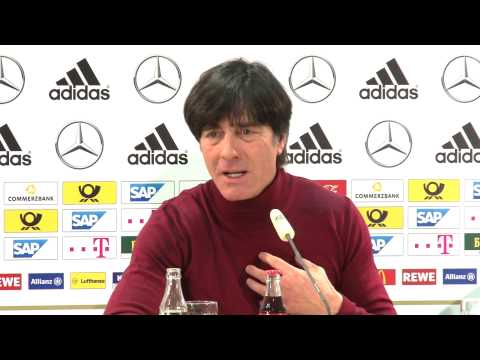 Deutschland - Etwas schmeichelhaft war der 1:0-Sieg am Ende doch, doch Bundestrainer Joachim Löw erklärt, warum sich Deutschland gegen Chile so schwer tat. SPOX.com bietet...