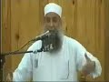 أحاديث مرض رسول الله صلى الله عليه وسلم قال ابن إسحاق : حدثت عن  أسامة قال لما ثقل برسول الله صلى الله عليه وسلم هبطت وهبط الناس معي إلى المدينة . فدخلت على رسول الله صلى الله عليه وسلم وقد أصمت فلا يتكلم . وجعل يرفع يده إلى السماء ثم يضعها علي . أعرف أنه يدعو لي  . قال ابن إسحاق : حدثت عن  أبي مويهبة مولى رسول الله صلى الله عليه وسلم قال بعثني رسول الله صلى الله عليه وسلم من جوف الليل . فقال يا أبا مويهبة قد أمرت أن أستغفر لأهل هذا البقيع . فانطلق معي . فانطلقت معه . فلما وقف عليهم قال السلام عليكم يا أهل المقابر ليهن لكم ما أصبحتم فما أصبح الناس فيه . أقبلت الفتن مثل قطع الليل المظلم يتبع أخراها أولاها ، الآخرة شر من الأولى . ثم أقبل علي فقال إني قد أعطيت مفاتيح خزائن الدنيا والخلد فيها . فخيرت فيها بين ذلك وبين لقاء ربي والجنة . فقلت : بأبي أنت وأمي ، فخذ مفاتيح خزائن الدنيا وتخلد فيها ، ثم الجنة . قال لا والله يا أبا مويهبة . قد اخترت لقاء ربي والجنة . ثم استغفر لأهل البقيع ، ثم انصرف  . فبدأ به وجعه . فلما استعز به دعا نساءه فاستأذنهن أن يمرض في بيت عائشة رضي الله عنها ، فأذن له . وعن أبي سعيد الخدري رضي الله عنه قال  خطب رسول الله صلى الله عليه وسلم فقال إن الله خير عبدا بين الدنيا وبين ما عنده فاختار ذلك العبد ما عند الله . فبكى أبو بكر فتعجبنا لبكائه أن يخبر رسول الله صلى الله عليه وسلم عن عبد خير فكان رسول الله صلى الله عليه وسلم هو المخير . وكان أبو بكر أعلمنا . فقال رسول الله صلى الله عليه وسلم إن من أمن الناس علي في صحبته وماله أبو بكر . ولو كنت متخذا خليلا - غير ربي - لاتخذت أبا بكر خليلا . ولكن أخوة الإسلام ومودته . لا يبقين في المسجد باب إلا سد إلا باب أبي بكر  . وفي الصحيح  أن ابن عباس وأبا بكر مرا بمجلس للأنصار وهم يبكون فقالا : ما يبكيكم ؟ قالوا : ذكرنا مجلس رسول الله صلى الله عليه وسلم منا فدخل على النبي صلى الله عليه وسلم . فأخبره بذلك . فخرج وقد عصب على رأسه بحاشية برد . فصعد المنبر - ولم يصعده بعد ذلك اليوم - فحمد الله وأثنى عليه ثم قال أوصيكم بالأنصار خيرا . فإنهم كرشي وعيبتي . وقد قضوا الذي عليهم . وبقي الذي لهم . فاقبلوا من محسنهم . وتجاوزوا عن مسيئهم  . وفي الصحيح عن  أبي موسى الأشعري قال اشتد مرض رسول الله صلى الله عليه وسلم فقال مروا أبا بكر فليصل بالناس . قالت عائشة يا رسول الله إنه رجل رقيق إذا قام مقامك لا يسمع الناس فلو أمرت عمر ؟ قال مروا أبا بكر فليصل بالناس ، فعادت . فقال مروا أبا بكر فليصل بالناس ، فإنكن صواحب يوسف . فأتاه الرسول . فصلى بالناس في حياة النبي صلى الله عليه وسلم قالت ووالله ما أقول إلا أني أحب أن يصرف ذلك عن أبي بكر وعرفت أن الناس لا يحبون رجلا قام مقامه أبدا ، وأن الناس سيتشاءمون به في كل حدث كان . فكنت أحب أن يصرف ذلك عن أبي بكر الرد على الجريمة الدنماركية والرسوم الكاريكاتيرية المسيئة للرسول صلى الله عليه وسلم مشايخ مصر السنة أبو إسحاق الحويني و محمد إسماعيل المقدم و ياسر برهامي و محمد حسان و مصطفى العدوي و محمد سعيد رسلان و سعيد عبدالعظيم و زغلول النجار و مصطفى دياب و صفوت حجازي و محمود المصري و عمر عبدالكافي و جمال المراكبي و سعيد السواح و عمر عبدالعزيز و محمد حسن عبدالغفار و أحمد حطيبة و وجدي غنيم و محمد حسين يعقوب و منقذ بن محمود السقار و عبدالبديع أبو هاشم علماء السنة من المملكة العربية السعودية محمد بن صالح العثيمين و عبدالعزيز بن باز رحمهم الله و عبدالله الجبرين و محمد بن صالح المنجد و خالد الراشد و محمد بن عبدالرحمن العريفي و صالح بن فوزان الفوزان و بدر المشاري و أبو بكر جابر الجزائري و عائض القرني و محمد بن موسى الشريف ومن مشاهير علماء العالم الإسلامي عثمان الخميس و طارق السويدان و محمد الحسن الددو الشنقيطي و نبيل العوضي و محمد ناصر الدين الألباني رحمه الله و عبد الرحمن بن عبد الخالق اليوسف ومحمد بن إسماعيل الصنعاني وعبد المجيد الزنداني ومن مشاهير القراء مشاري بن راشد العفاسي و عبدالباسط عبدالصمد و فارس عباد و محمد صديق المنشاوي و أحمد علي العجمي و محمد الطبلاوي و شيخ أبوبكر الشاطري و توفيق الصائغ و أحمد الترجمان و علي جابر و عبدالرحمن السديس و محمد جبريل و محمد رفعت و محمود خليل الحصري و سعود بن إبراهيم الشريم و الطوخي و علي بن عبدالرحمن الحذيفي و عبدالله بصفر و سعد الغامدي و ماهر المعيقلي و الشيخ الزياتومن المشايخ المتخصصين في الرقية الشرعية منير عرب و الدكتور محمد الهاشمي و الشيخ العمريالزنداني نور الحقيقة صوت المسيحي الحر السنة السلفية الشيعة مكاري يونان زكريا بطرس مهرائيل السقا فيلم العدل بنات نانسي هيفاء اليسا وهبي وفاء سلطان مشهد مضحك ضحك فضيحة مقطع الجرائد الدنماركية مقاطعة المقاطعة المنتجات رسوم مسيئة هلاك عذاب إساءة