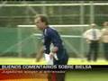 videos de Bielsa bromea con jugadores en Graz.
