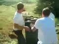 Idiotas Brincando com um Pneu de Trator (humor) Idiotas Brincando com um Pneu de Trator (humor)