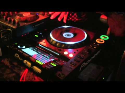 dj Sandy Love EN pARIS