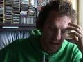 robert van de roer leest nrc.next met tom barman