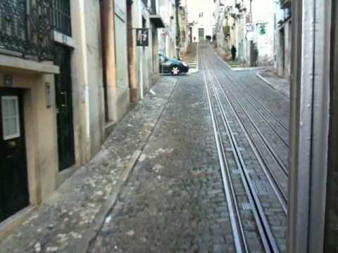 0 Elevador da Bica, uno de los mejores medios de transporte de la ciudad.