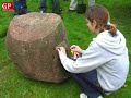 Uczniowie z Ustki zasadzili drzewa pami?ci Uczniowie z Ustki zasadzili drzewa pami?ci