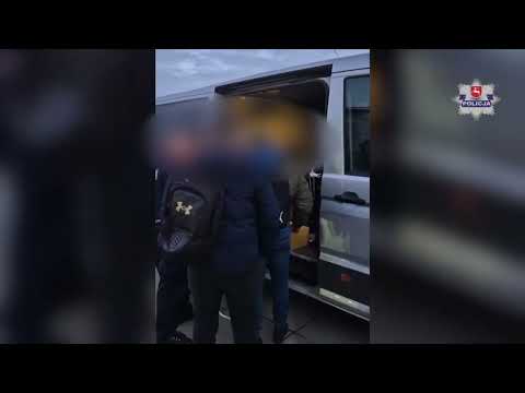 Podciął gardło mężczyźnie pod dyskoteką. Zatrzymali go „łowcy głów” (FILM)